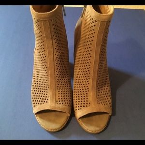 Lucky brand open toe shoes